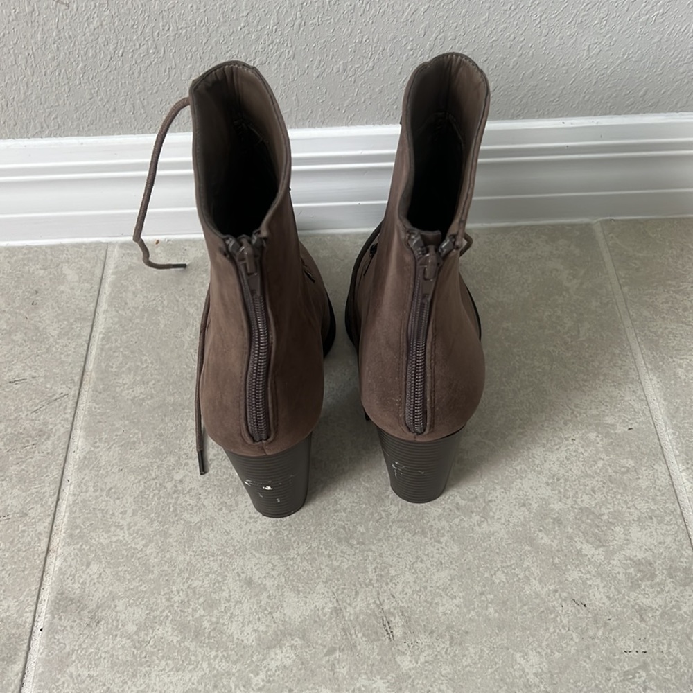 Boots - Picture 3 of 7
